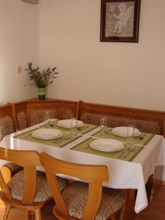 Family Apartments Grguric Pag Town Room photo